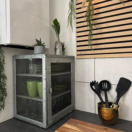 200 M Centre Maison Mitoyenne Avec Place De Parking Gratuite