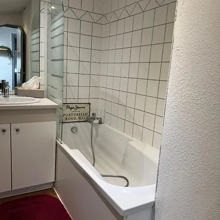 200 M Centre Maison Mitoyenne Avec Place De Parking Gratuite