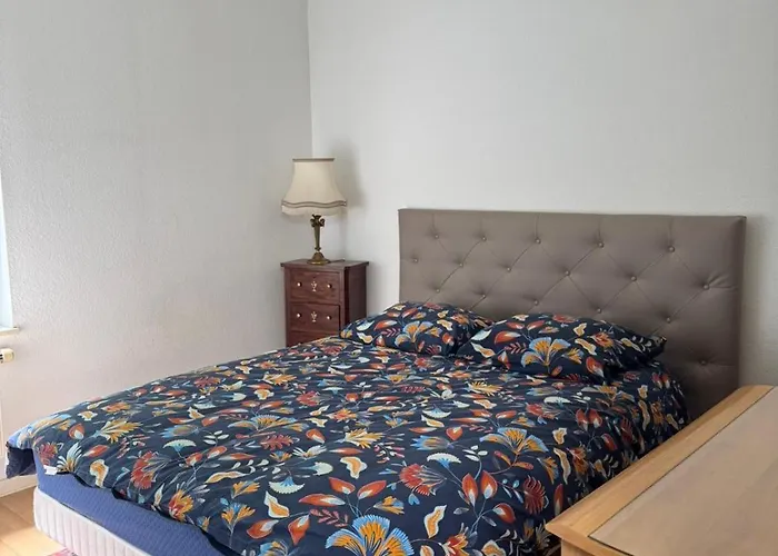 200 M Centre Maison Mitoyenne Avec Place De Parking Gratuite