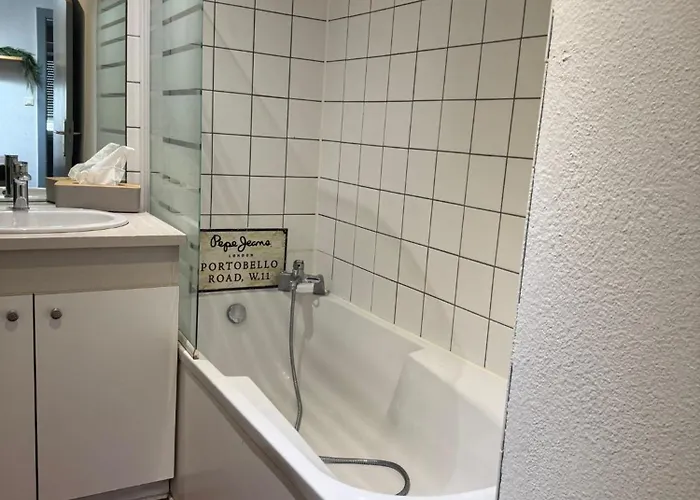 200 M Centre Maison Mitoyenne Avec Place De Parking Gratuite